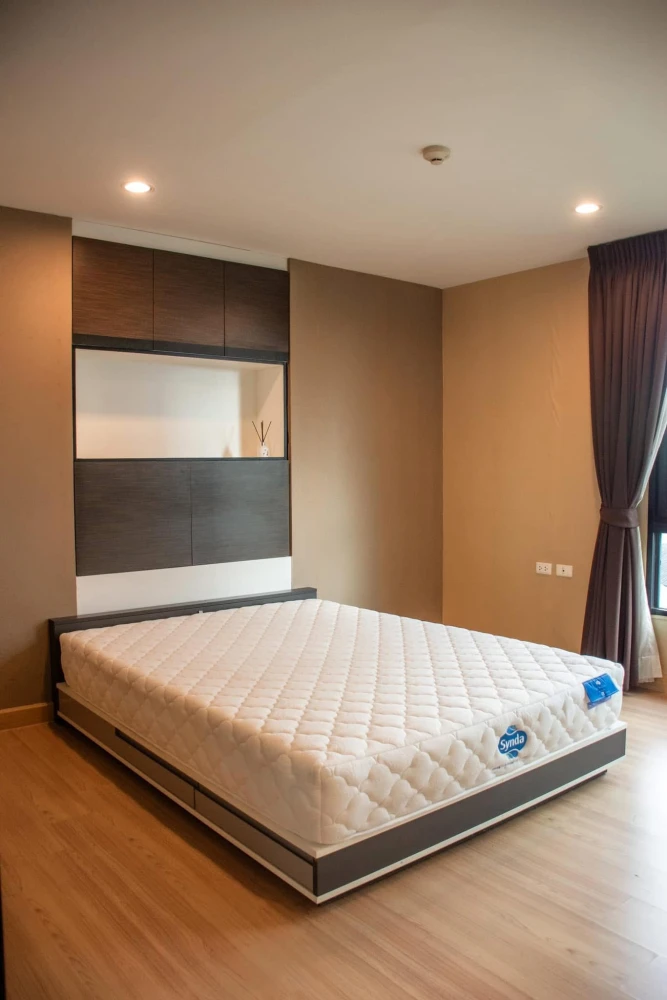 For rent: Niche Mono Bangna, Building C, 5th floor, corner room, very private, excellent built-in headboard, hurry and book now.