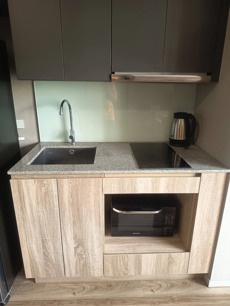 ให้เช่า บลอสซั่ม คอนโด สาทร-เจริญราษฎร์  ห้องพร้อมอยู่ เฟอร์พร้อม ชั้นสูง จองเลย