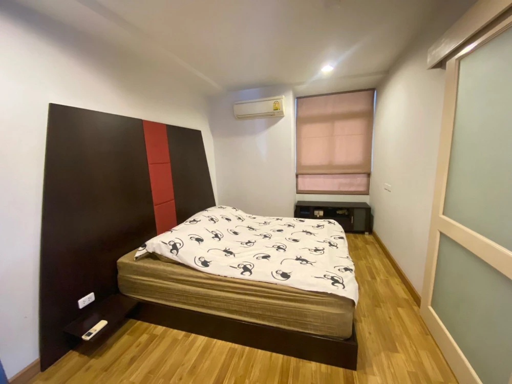 ให้เช่า บ้านนวธารา ชั้น 2 ติดสระว่ายน้ำ มีพื้นที่ส่วนตัวสามารถใช้ไปยังสระว่ายน้ำได้เลย ห้ามพลาด