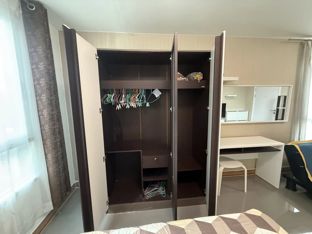 ให้เช่า พลัมคอนโด พหลโยธิน 89 เฟส 4 ห้องโทนอบอุ่น สไตล์ Modern Contemporary มีหน้าต่างหลายจุด รับแสงธรรมชาติ บรรยากาศโปร่งสบาย