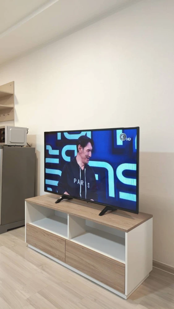 ให้เช่า พลัมคอนโด สะพานใหม่ สเตชั่น  ฝั่งสระว่ายน้ำ วิวระเบียง มองเห็นสระว่ายน้ำส่วนกลาง กั้นห้องนอนและห้องนั่งเล่นเป็นสัดส่วน