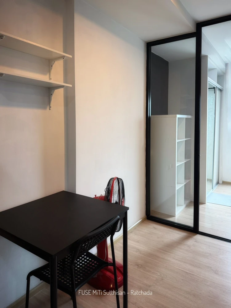 ให้เช่า ฟิวส์ มิติ รัชดา-สุทธิสาร มีเฟอร์นิเจอร์ครบเซต ตู้เสื้อผ้า Built-in พร้อมเข้าอยู่ได้เลย