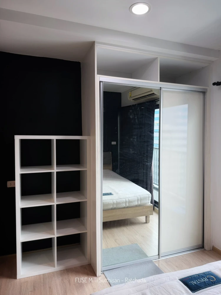 ให้เช่า ฟิวส์ มิติ รัชดา-สุทธิสาร มีเฟอร์นิเจอร์ครบเซต ตู้เสื้อผ้า Built-in พร้อมเข้าอยู่ได้เลย