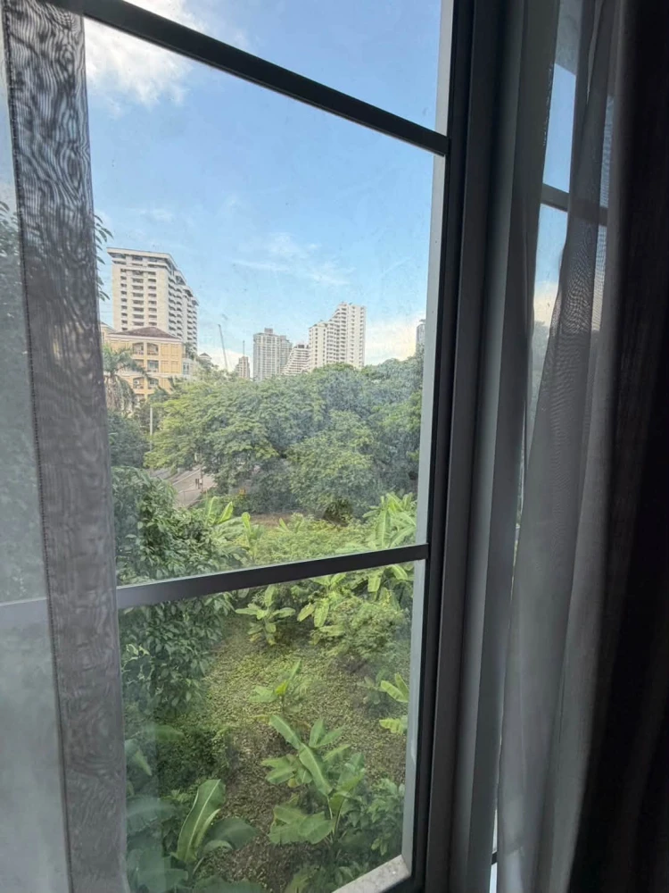 ให้เช่า มาเอสโตร 39 ชั้น 4 ห้องหัวมุม พื้นที่กว้างมาก มีเฟอร์นิเจอร์ครบทุอย่าง รีบจองเลย