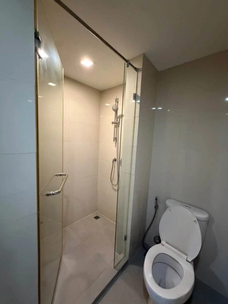 ให้เช่า มาเอสโตร 39 ชั้น 4 ห้องหัวมุม พื้นที่กว้างมาก มีเฟอร์นิเจอร์ครบทุอย่าง รีบจองเลย