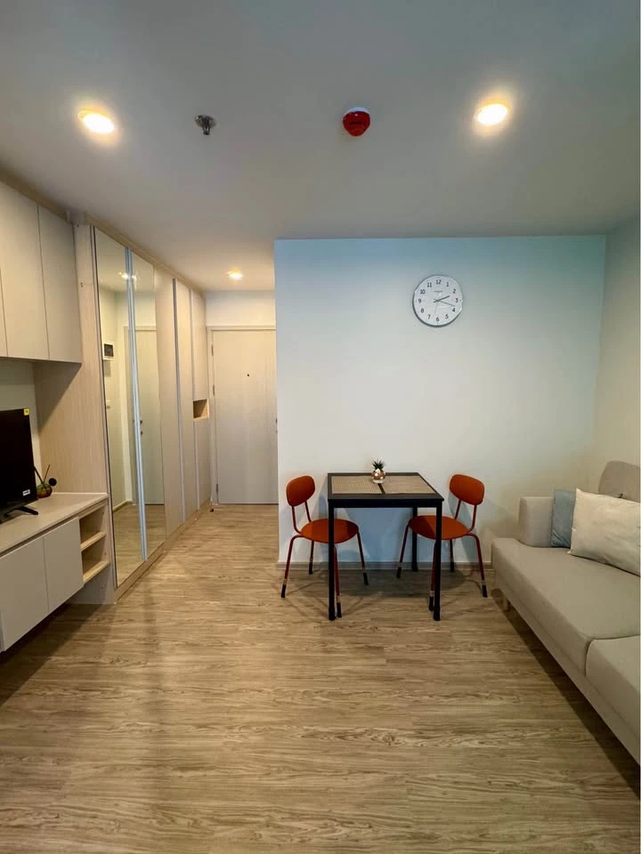 ให้เช่า รีเจ้นท์ โฮม บางนา ตกแต่งแบบ Built-in สวยมาก มี ชั้นวางของ และตู้เก็บของ พร้อมอยู่