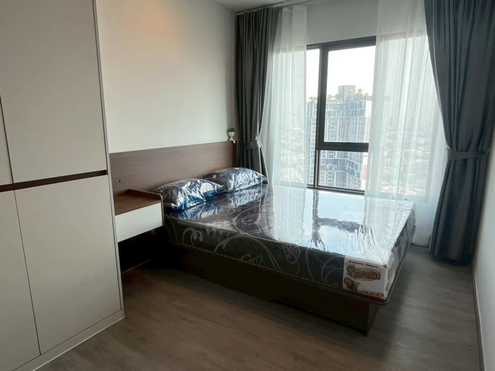 For rent: Regent Home Wutthakat. Fully furnished with built-in furniture, glass partition, and appliances. Don't miss this opportunity!