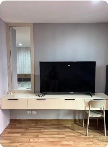 ให้เช่า รีเจ้นท์ โฮม 15 แจ้งวัฒนะ ติดวอลเปเปอร์ทั้งห้อง  ตู้เสื้อผ้าบิวขนาดใหญ่ เฟอร์ เครื่องใช้ไฟฟ้า ครบ ห้ามพลาด