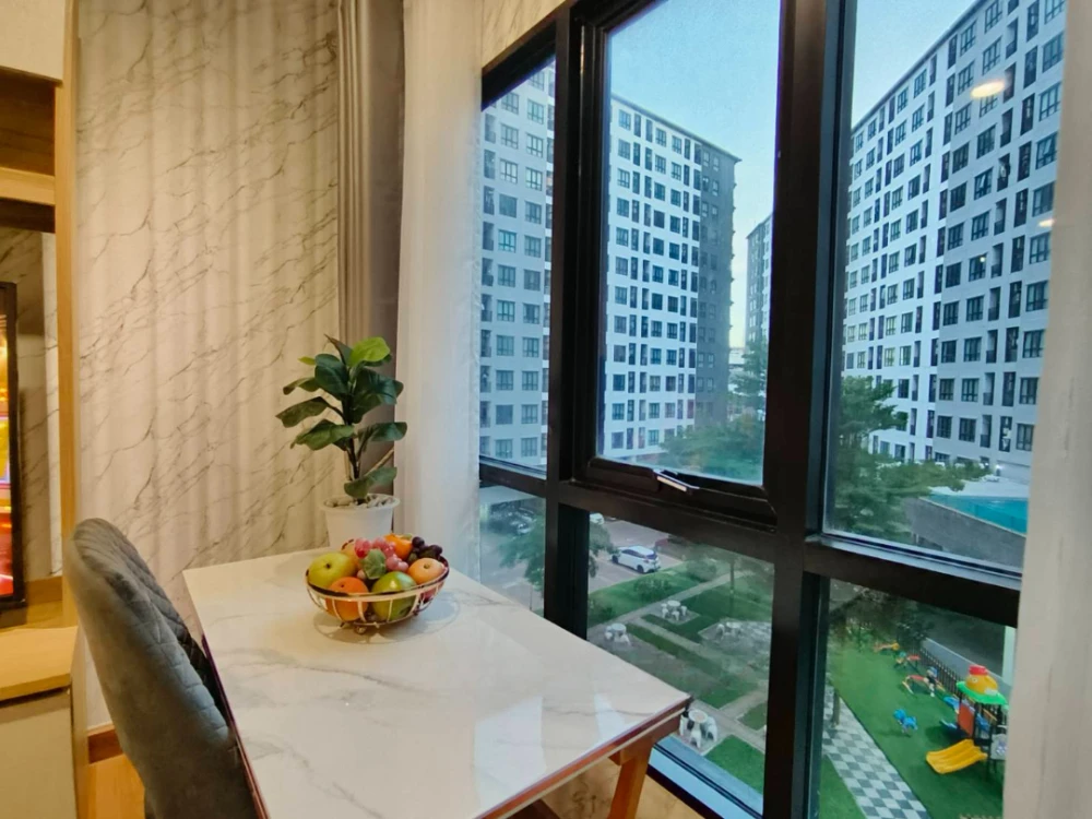 ให้เช่า รีเจ้นท์ โฮม 18 แจ้งวัฒนะ-หลักสี่ อาคาร F ชั้น 5 วิวสระสวยๆสดชื่น ตกแต่งวอลเปเปอร์ กั้นเป็นสัดส่วน ห้ามพลาด