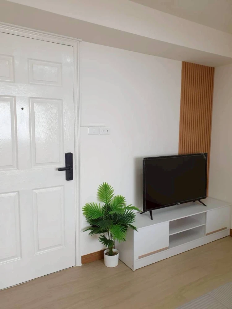 ให้เช่า ลุมพินีเซ็นเตอร์ นวมินทร์ แต่งครบสไตล์ Minimal Muji อบอุ่นเหมือนบ้าน เน้นงานไม้และความโปร่งสบาย ให้ความรู้สึกผ่อนคลายทุกครั้งที่กลับห้อง