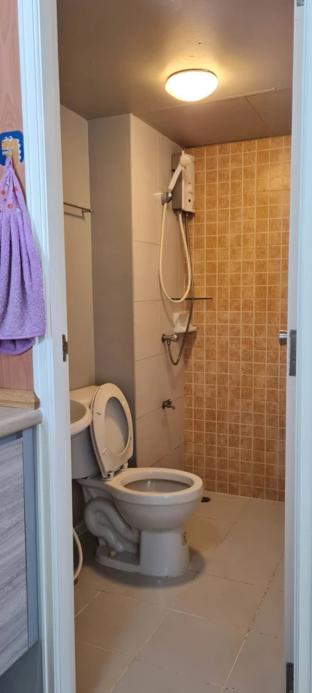 ให้เช่า ลุมพินี คอนโดทาวน์ ชลบุรี-สุขุมวิท ห้องชั้น 6 บิ้วอินเฟอร์นิเจอร์อย่างดี หิ้วกระเป๋าเข้าอยู่ได้เลยจ้า