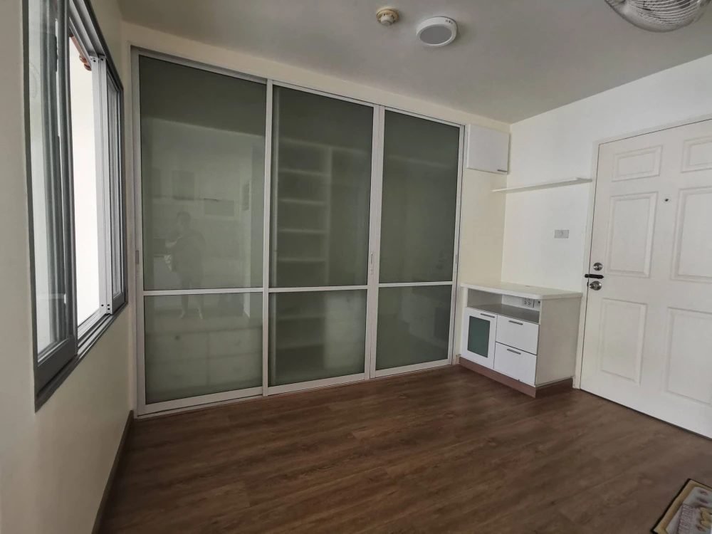 ให้เช่า  ลุมพินี คอนโดทาวน์ รามอินทรา - หลักสี่ ห้องพร้อมอยู่ ราคาสบายกระเป๋า เฟอร์พร้อม + เครื่องใช้ไฟฟ้าครบ จองเลย