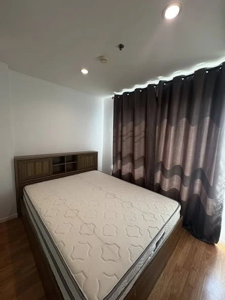 For rent: Lumpini Nawamin Sriburapha. The unit faces away from the building, offering peace and privacy. Grab it now!