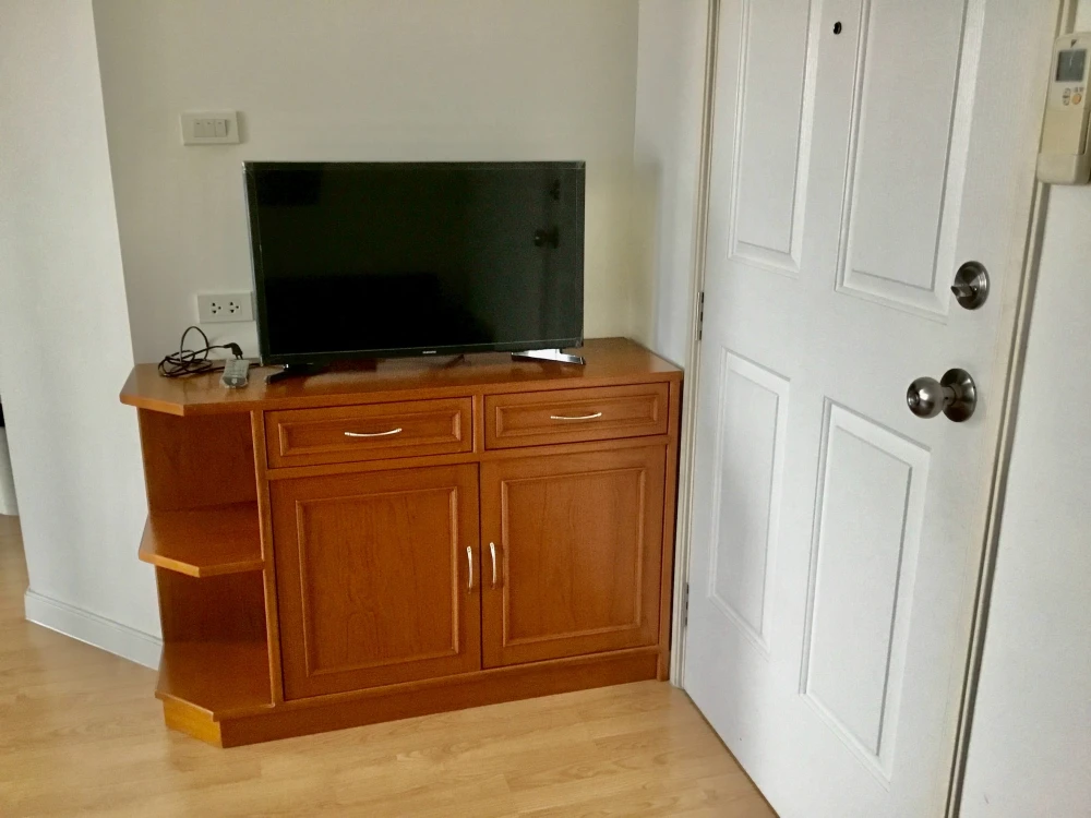 ให้เช่า ลุมพินี พาร์ค ปิ่นเกล้า ห้องน่าอยู่ ชั้น 11 มาพ้อมเฟอร์นิเจอร์และเครื่องใช้ไฟฟ้าครบครัน พลาดแล้วจะเสียใจ