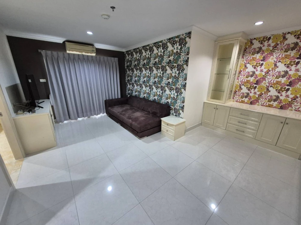 ให้เช่า ลุมพินี สวีท ปิ่นเกล้า ห้องพร้อมอยู่ เฟอร์พร้อม รีบจองเลย+++