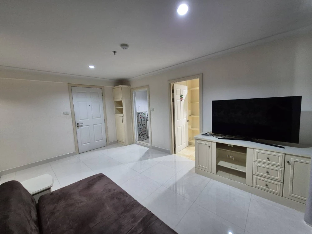 ให้เช่า ลุมพินี สวีท ปิ่นเกล้า ห้องพร้อมอยู่ เฟอร์พร้อม รีบจองเลย+++