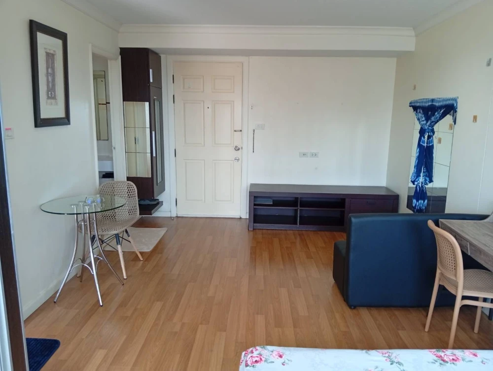 ให้เช่า ลุมพินี เพลส นราธิวาส – เจ้าพระยา ห้องมุม ลมดี เป็นส่วนตัว เฟอร์นิเจอร์และเครื่องใช้ไฟฟ้าครบ พร้อมเข้าอยู่