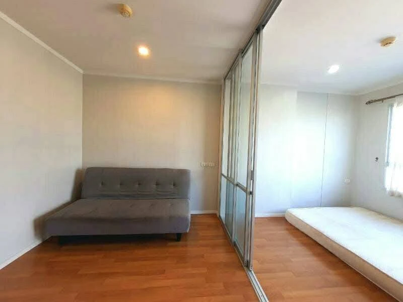 For rent: Lumpini Place Suksawat - Rama 2, 11th floor (1 bedroom, 1 kitchen, 1 bathroom). Fully furnished with appliances. Ready to move in!