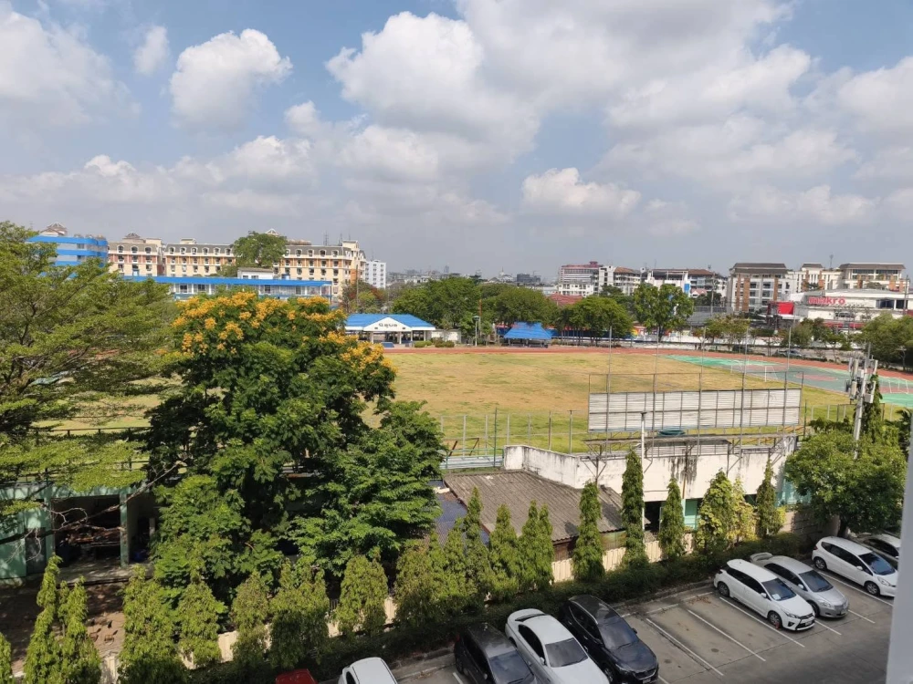 ให้เช่า ลุมพีนี ทาวน์ บดินทรเดชา-รามคำแหง วิว สนามบอล โล่ง โปร่ง สบาย มี 2 แอร์ เฟอร์ฯ ครบ ห้ามพลาด