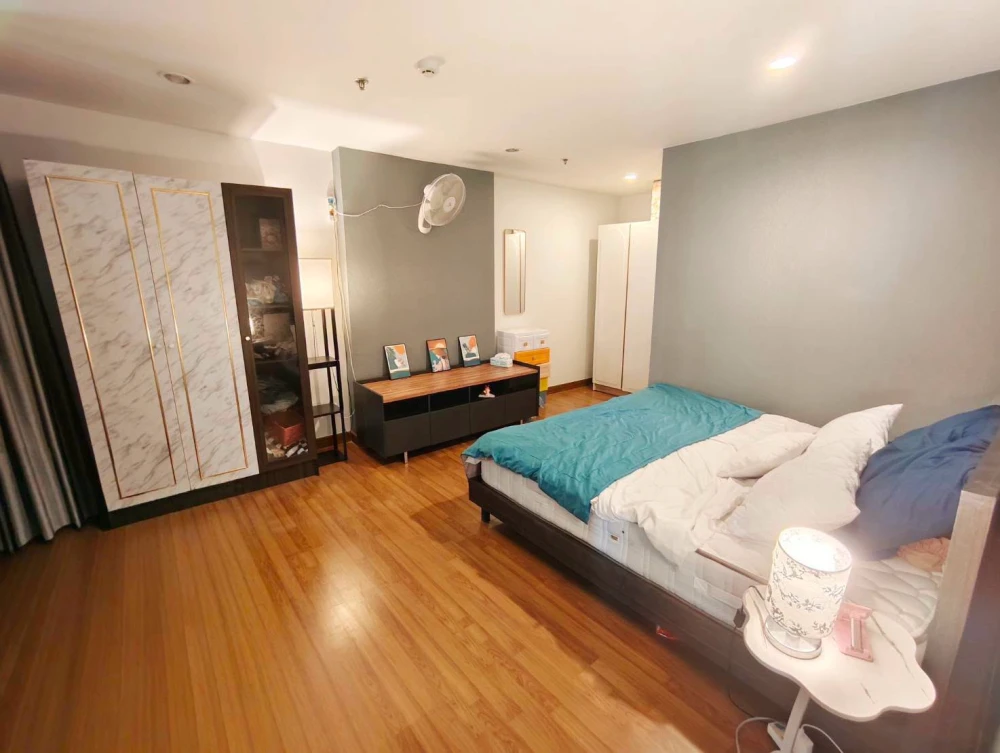 ให้เช่า ห้องคอมบาย Regent Home27 ห้องมุมวิวสวน เฟอร์ เครื่องใช้ไฟฟ้าครบ รีบมาจองเลย อย่าพลาด