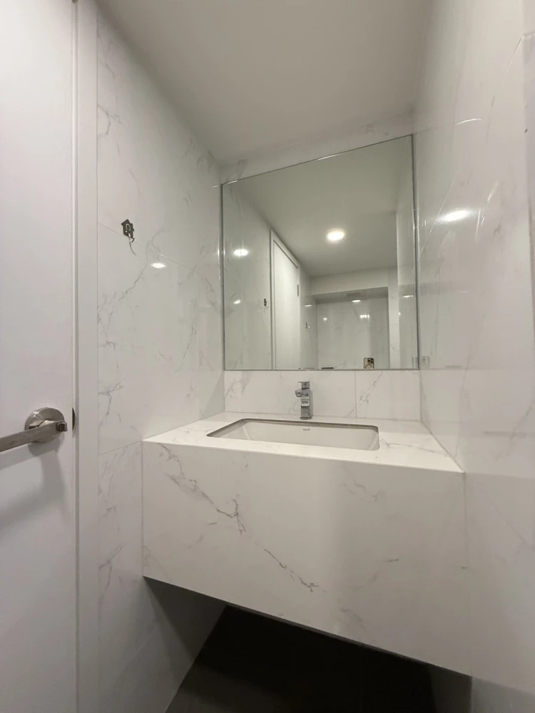 ให้เช่า ออริจิ้น ปลั๊ก & เพลย์ นนทบุรี สเตชั่น  วิวสระ+รถไฟฟ้า เฟอร์นิเจอร์ และ เครื่องใช้ไฟฟ้าครบ