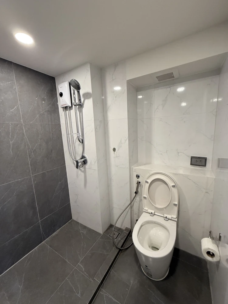 ให้เช่า ออริจิ้น ปลั๊ก & เพลย์ นนทบุรี สเตชั่น  วิวสระ+รถไฟฟ้า เฟอร์นิเจอร์ และ เครื่องใช้ไฟฟ้าครบ