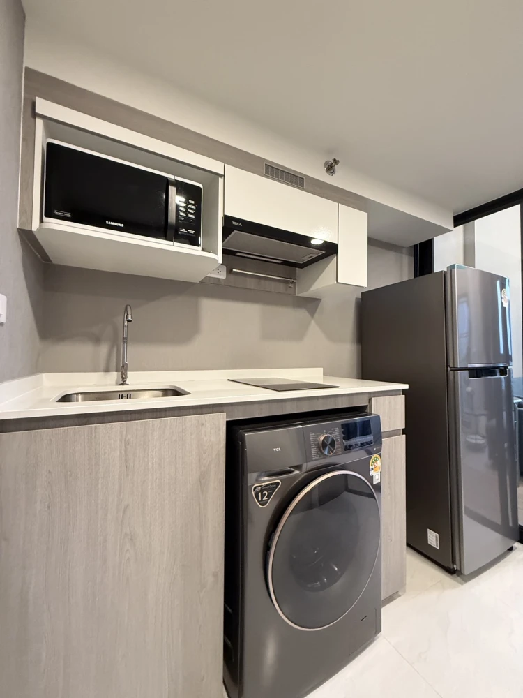 ให้เช่า ออริจิ้น ปลั๊ก & เพลย์ นนทบุรี สเตชั่น  วิวสระ+รถไฟฟ้า เฟอร์นิเจอร์ และ เครื่องใช้ไฟฟ้าครบ