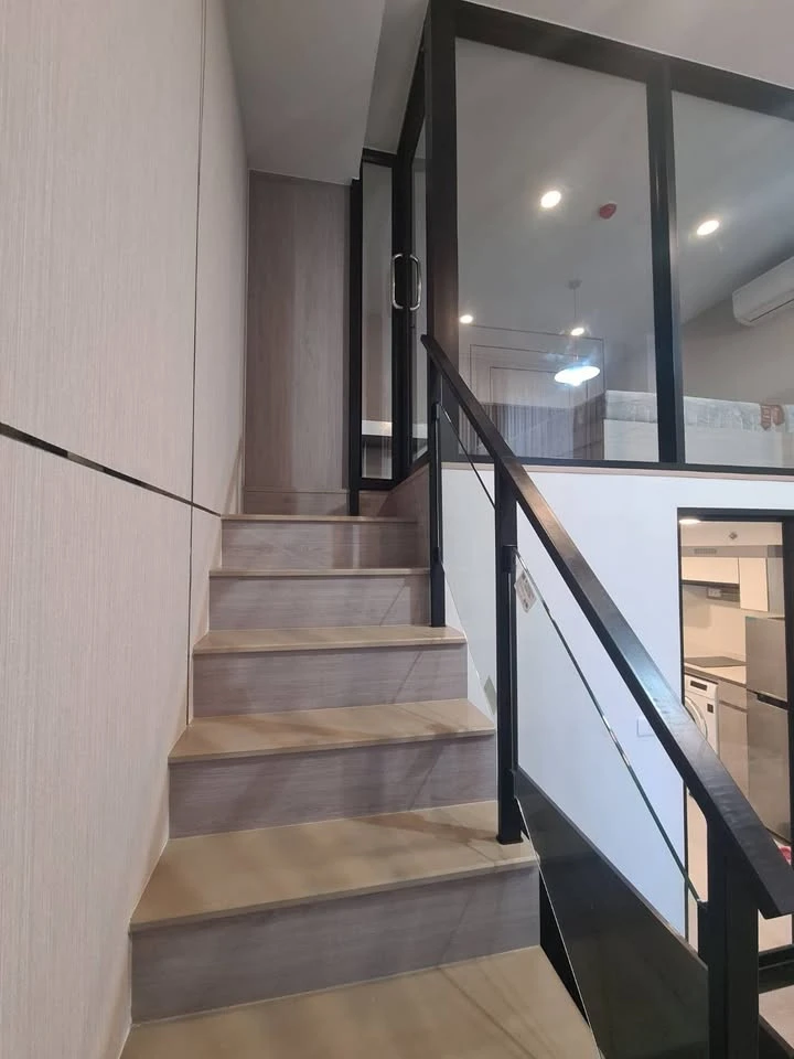 ให้เช่า ออริจิ้น ปลั๊ก & เพลย์ นนทบุรี สเตชั่น ห้อง Duospace เพดานสูง แต่งบิวท์อินสุดเริ่ด ห้ามพลาด