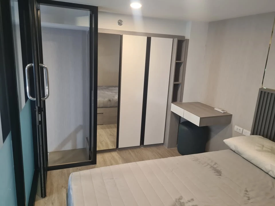 ให้เช่า ออริจิ้น ปลั๊ก & เพลย์ นนทบุรี สเตชั่น ห้อง Duospace เพดานสูง แต่งบิวท์อินสุดเริ่ด ห้ามพลาด