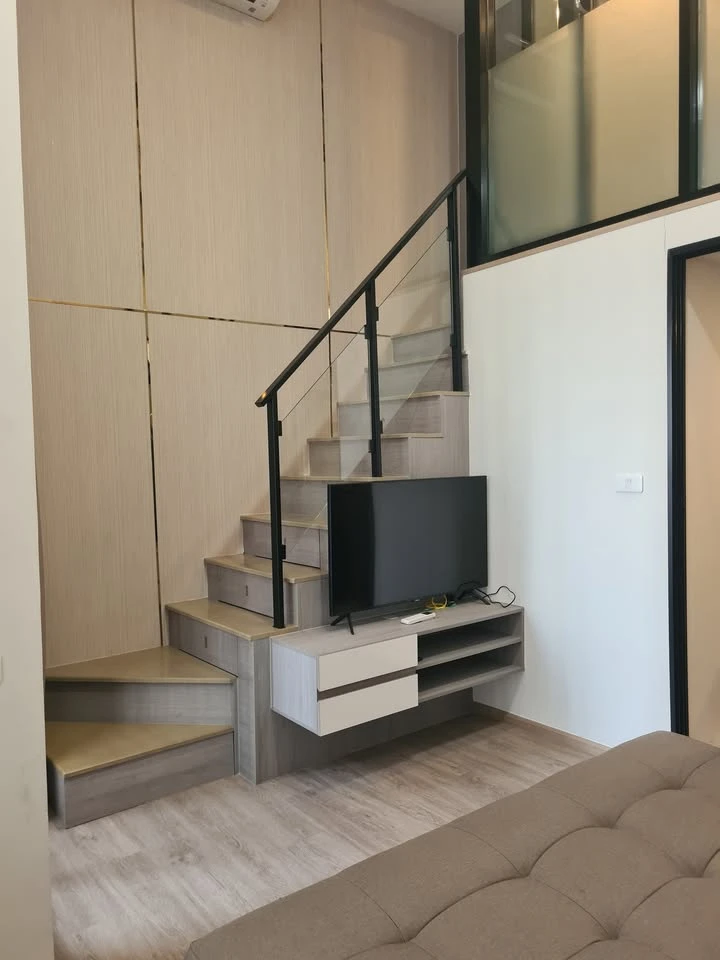 ให้เช่า ออริจิ้น ปลั๊ก & เพลย์ นนทบุรี สเตชั่น ห้อง Duospace เพดานสูง แต่งบิวท์อินสุดเริ่ด ห้ามพลาด