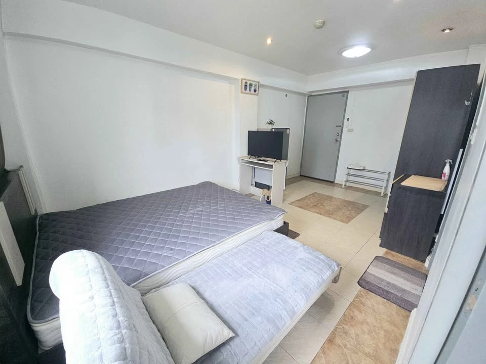 ให้เช่า เซ็นจูรี่ ปาร์ค คอนโดมิเนียม ชั้นแปด ระเบียงวิวโล่งสบายตา เฟอร์นิเจอร์ครบ พลาดแล้วจะเสียใจ