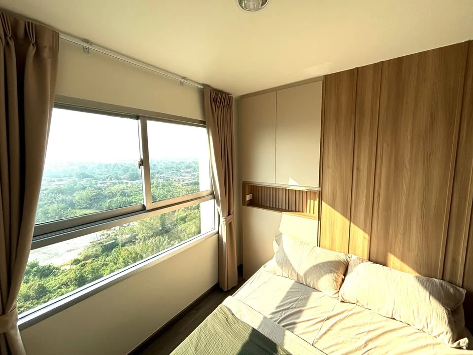 ให้เช่า เดอะทรัสต์ @ BTS เอราวัณ ห้องมุม เป็นส่วนตัว วิวรถไฟฟ้า แต่งบิวท์อินเริ่ดๆ รีบคว้าเลยจ้า