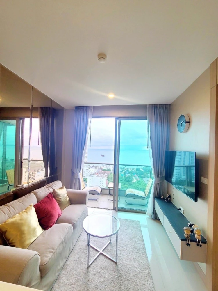For rent: The Riviera Jomtien Pattaya. Very spacious room with stunning Jomtien beach view. Highly recommend booking!