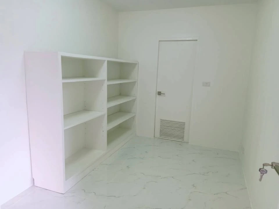 ให้เช่า เดอะ วอเตอร์ฟอร์ด คอนโดมิเนียม 2 ห้องนอน 2 ห้องน้ำ + 1 ห้องเสริม  (สามารถทำเป็นห้องทำงานหรือห้องนอนที่ 3 ได้) จองเลย