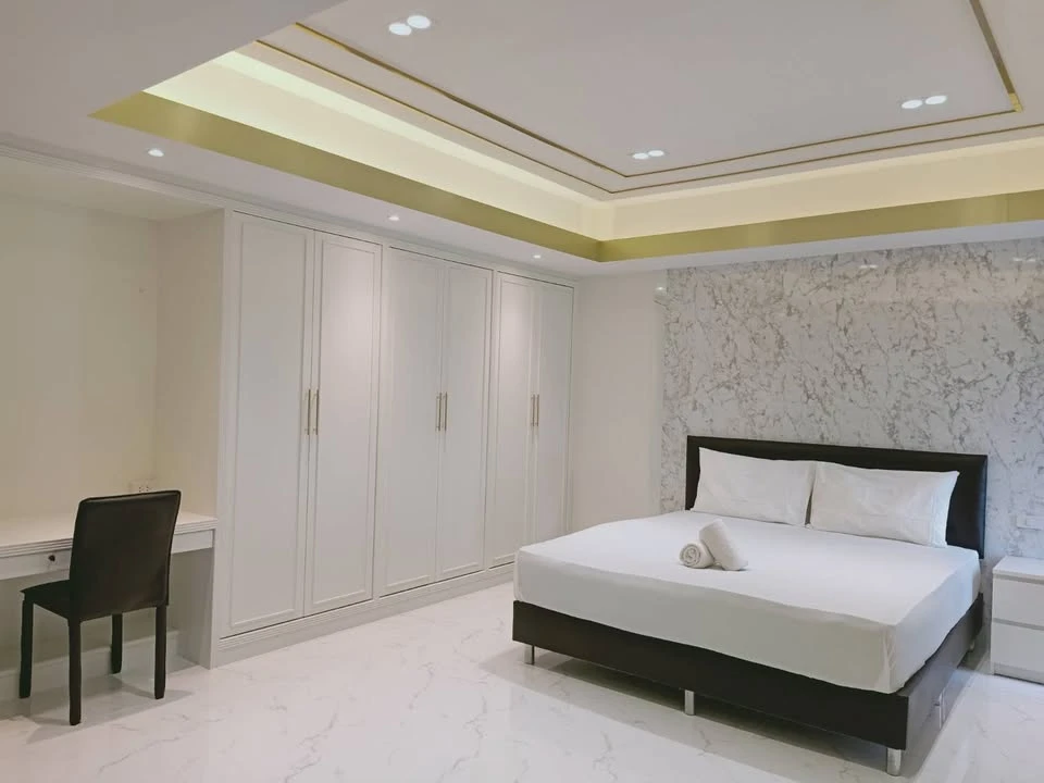 ให้เช่า เดอะ วอเตอร์ฟอร์ด คอนโดมิเนียม 2 ห้องนอน 2 ห้องน้ำ + 1 ห้องเสริม  (สามารถทำเป็นห้องทำงานหรือห้องนอนที่ 3 ได้) จองเลย