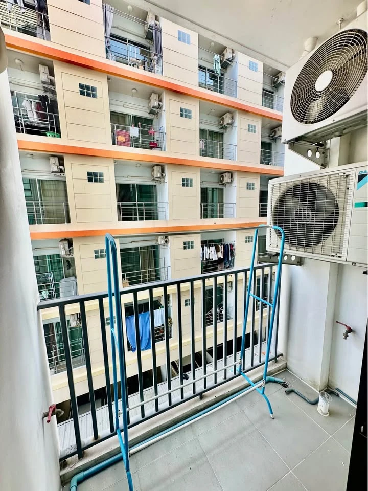 ให้เช่า เดอ โซน ตกแต่งฟังก์ชั่นครบ พร้อมเฟอร์นิเจอร์แน่นๆ มาแต่ตัวเข้าอยู่ได้เลย