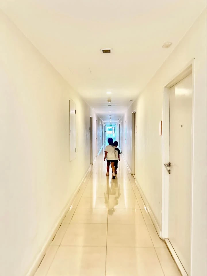 ให้เช่า เดอ โซน ตกแต่งฟังก์ชั่นครบ พร้อมเฟอร์นิเจอร์แน่นๆ มาแต่ตัวเข้าอยู่ได้เลย