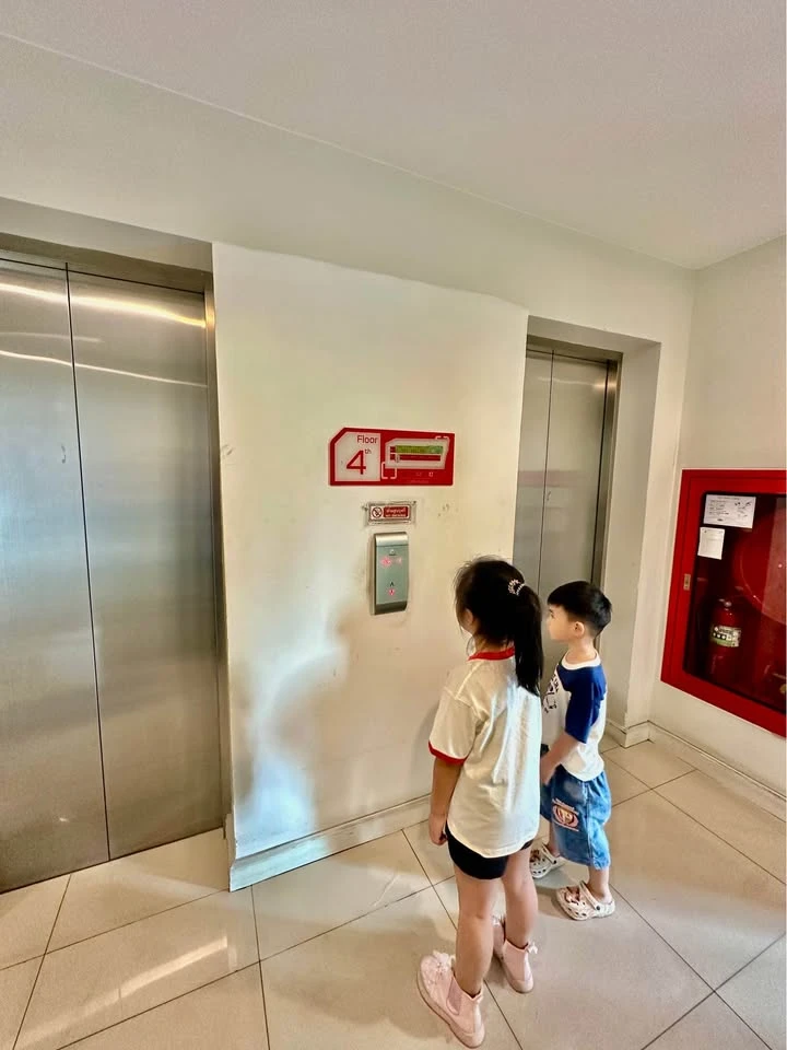 ให้เช่า เดอ โซน ตกแต่งฟังก์ชั่นครบ พร้อมเฟอร์นิเจอร์แน่นๆ มาแต่ตัวเข้าอยู่ได้เลย