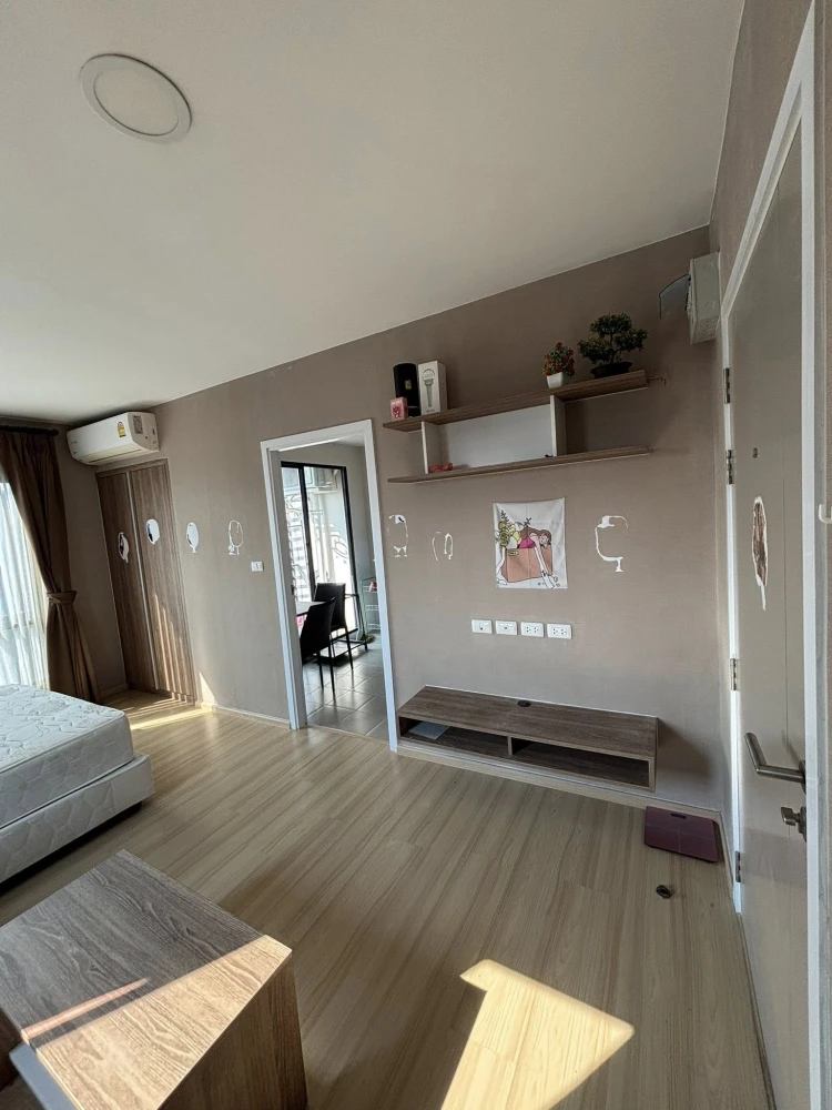 ให้เช่า เลสโต้ สุขุมวิท 113 ห้องริม หน้าต่างสามารถมองเห็นวิวสระน้ำและถนนหน้าคอนโด แบบนี้ต้องจอง