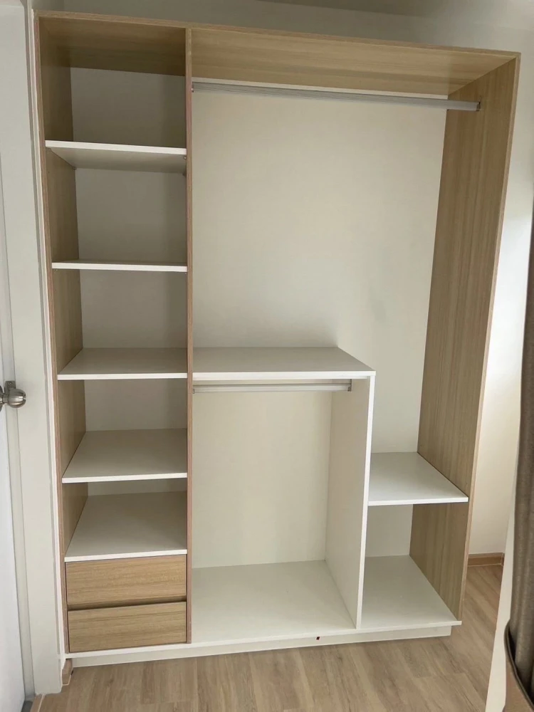 ให้เช่า เสนา คิทท์ ฉลองกรุง-ลาดกระบัง แต่งวอลเปเปอร์อย่างดี ตู้เสื้อผ้าหลังใหญ่ เตียงนอนนุ่มสบาย