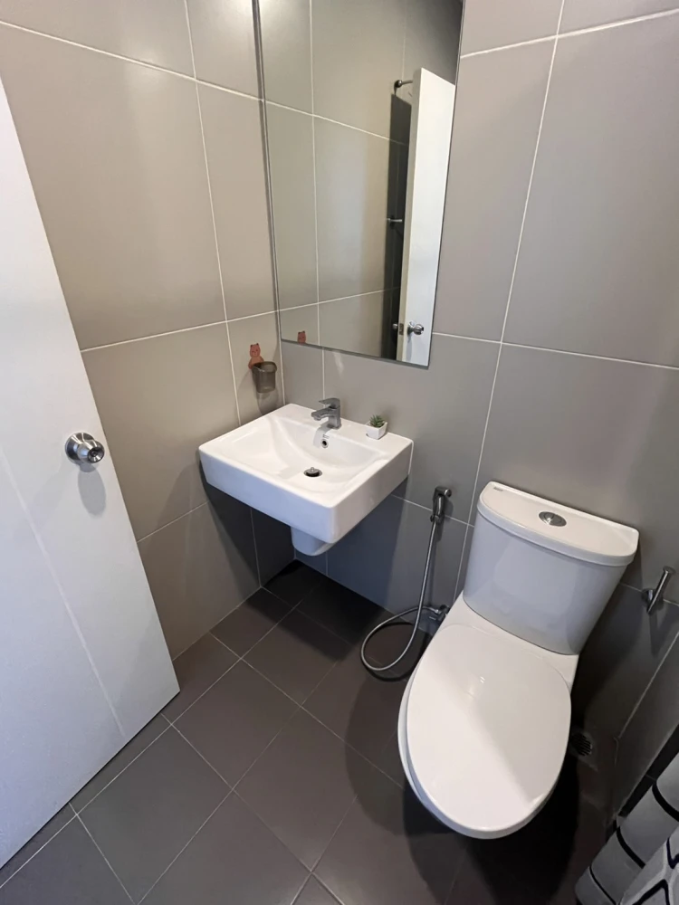 ให้เช่า เอลลิโอ สาทร-วุฒากาศ ห้องพร้อมอยู่ ชั้นสูง ราคาสบายกระเป๋า รีบจองเลยห้ามพลาด+++