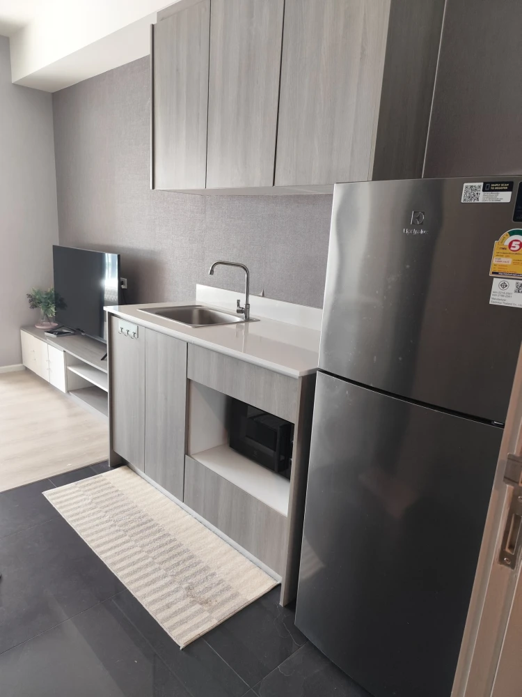 ให้เช่า  เอ สเปซ เมกา 1  ห้องชั้นสูง พร้อมอยู่ เฟอร์พร้อม จองเลย