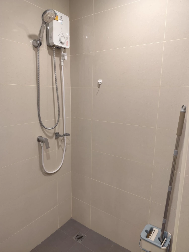 ให้เช่า  เอ สเปซ เมกา 1  ห้องชั้นสูง พร้อมอยู่ เฟอร์พร้อม จองเลย