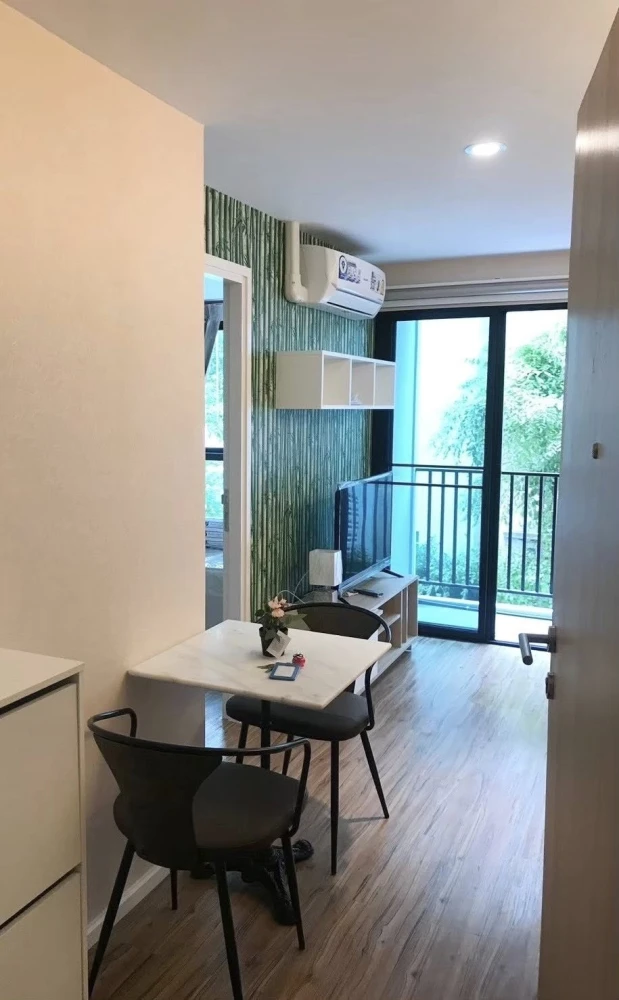 ให้เช่า แกรนด์ คอนโด วุฒากาศ 53 ติดวอลเปเปอร์ + มุ้งลวดเรียบร้อย แต่งครบ พร้อมเข้าอยู่ ใกล้ BTS วุฒากาศ เดินทางสะดวก!