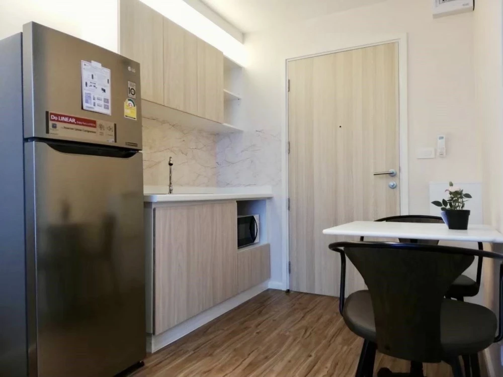 ให้เช่า แกรนด์ คอนโด วุฒากาศ 53 ติดวอลเปเปอร์ + มุ้งลวดเรียบร้อย แต่งครบ พร้อมเข้าอยู่ ใกล้ BTS วุฒากาศ เดินทางสะดวก!