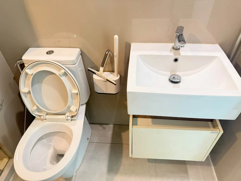 ให้เช่า แชมเบอร์ส เฌอ รัชดา-รามอินทรา แบบ 2 ห้องนอน 1 ห้องน้ำ พร้อมเฟอร์นิเจอร์และเครื่องใช้ไฟฟ้าตามภาพทุกอย่าง