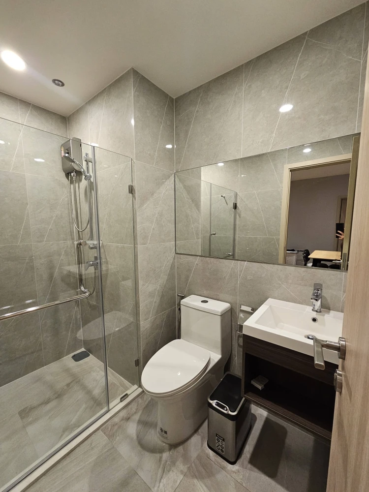 ให้เช่า โนเบิล นิว ดีสทริค อาร์ไนน์ 2 ห้องนอน 2 ห้องน้ำ ระเบียงทิศเหนือ ตอนบ่ายร่ม วิวส่วนกลาง รีบคว้าไว้เลย