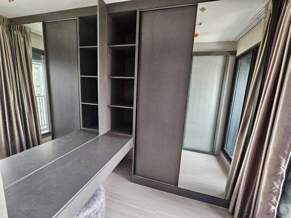 ให้เช่า ไลฟ์ ลาดพร้าว ชั้น 30 ห้องแต่งครบ พร้อม walk in closet สนใจจองเลย อย่ารอช้า