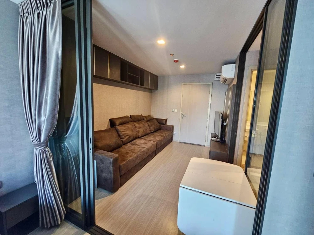 ให้เช่า ไลฟ์ ลาดพร้าว ชั้น 30 ห้องแต่งครบ พร้อม walk in closet สนใจจองเลย อย่ารอช้า
