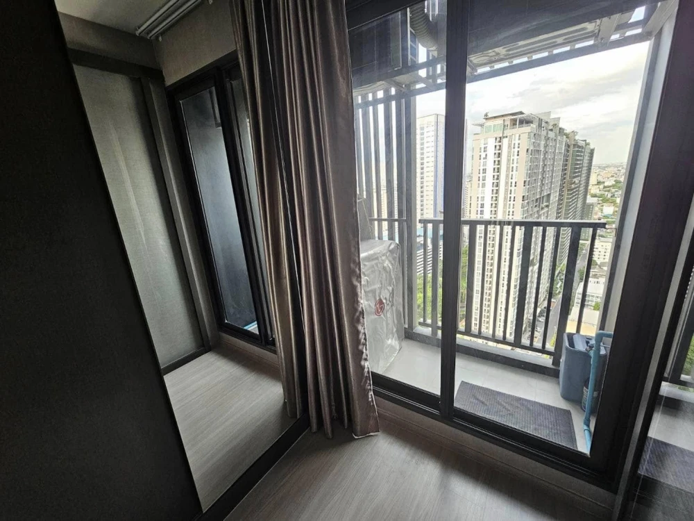 ให้เช่า ไลฟ์ ลาดพร้าว ชั้น 30 ห้องแต่งครบ พร้อม walk in closet สนใจจองเลย อย่ารอช้า